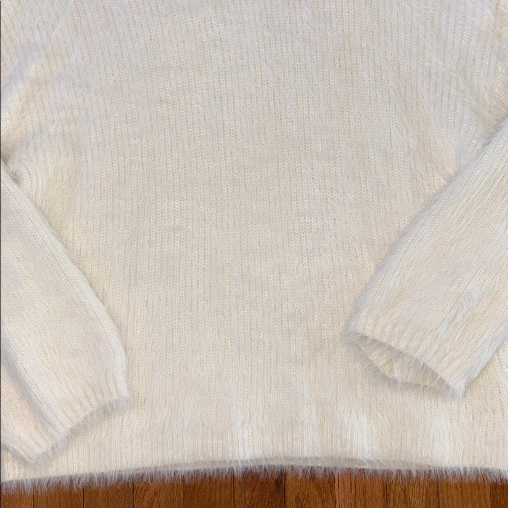 Cotton On White Fuzzy Eyelash Knit Crewneck Sweater Size Large Cozy Soft - Picture 4 of 7